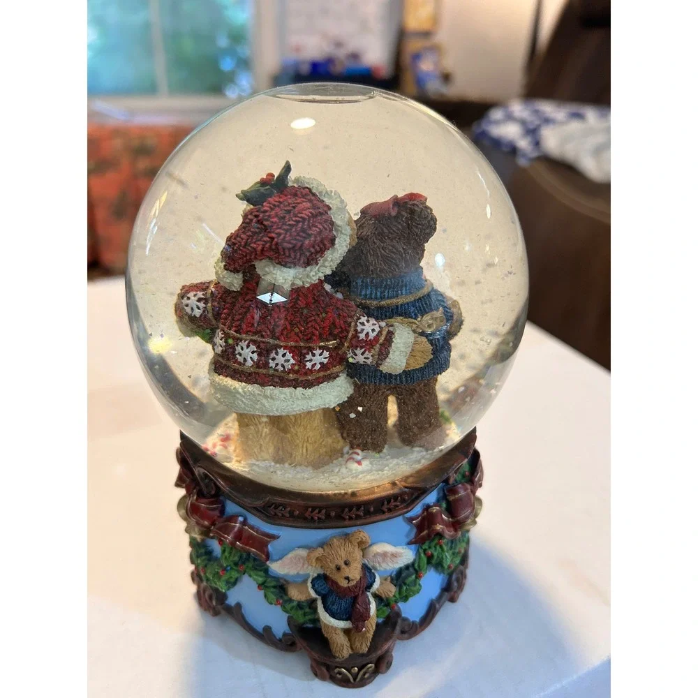 Christmas Teddy Bear Family Musical Snow Globe Holiday Decor Glitter Wind Up